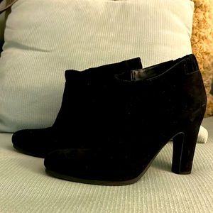 Sam & Libby black high heeled velvet bootie